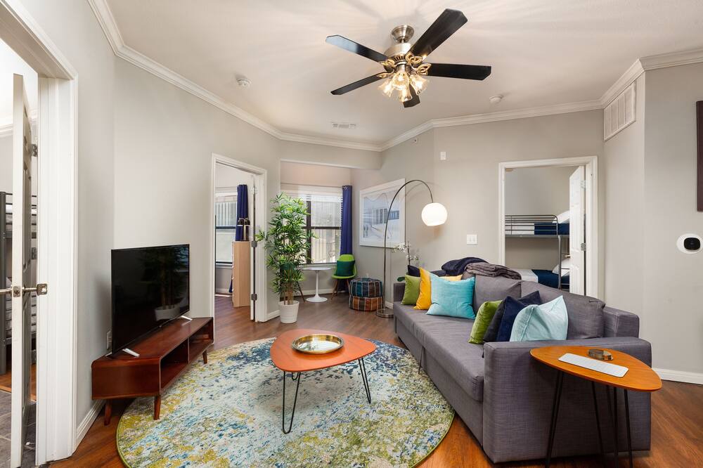 Photo of Livingroom in West Campus