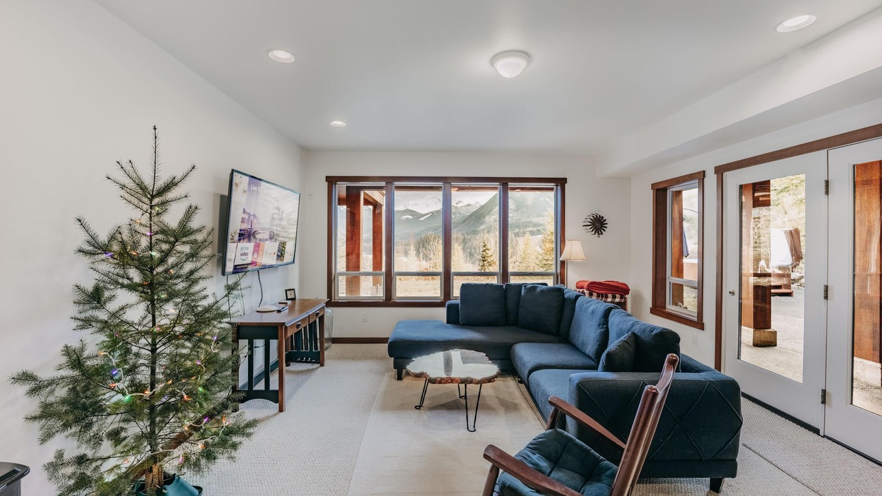 Photo of Livingroom in Glacier