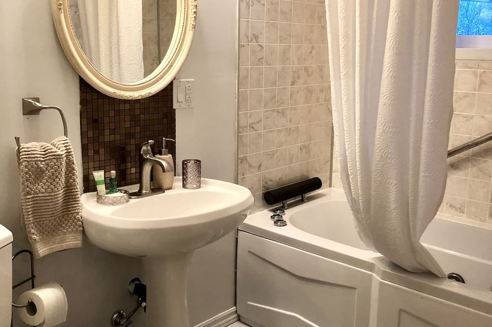 Photo of Bathroom in Tingwick