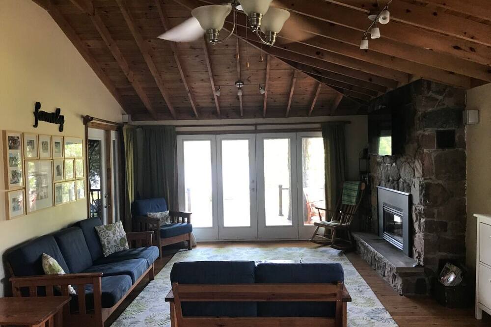 Photo of Livingroom in Coboconk