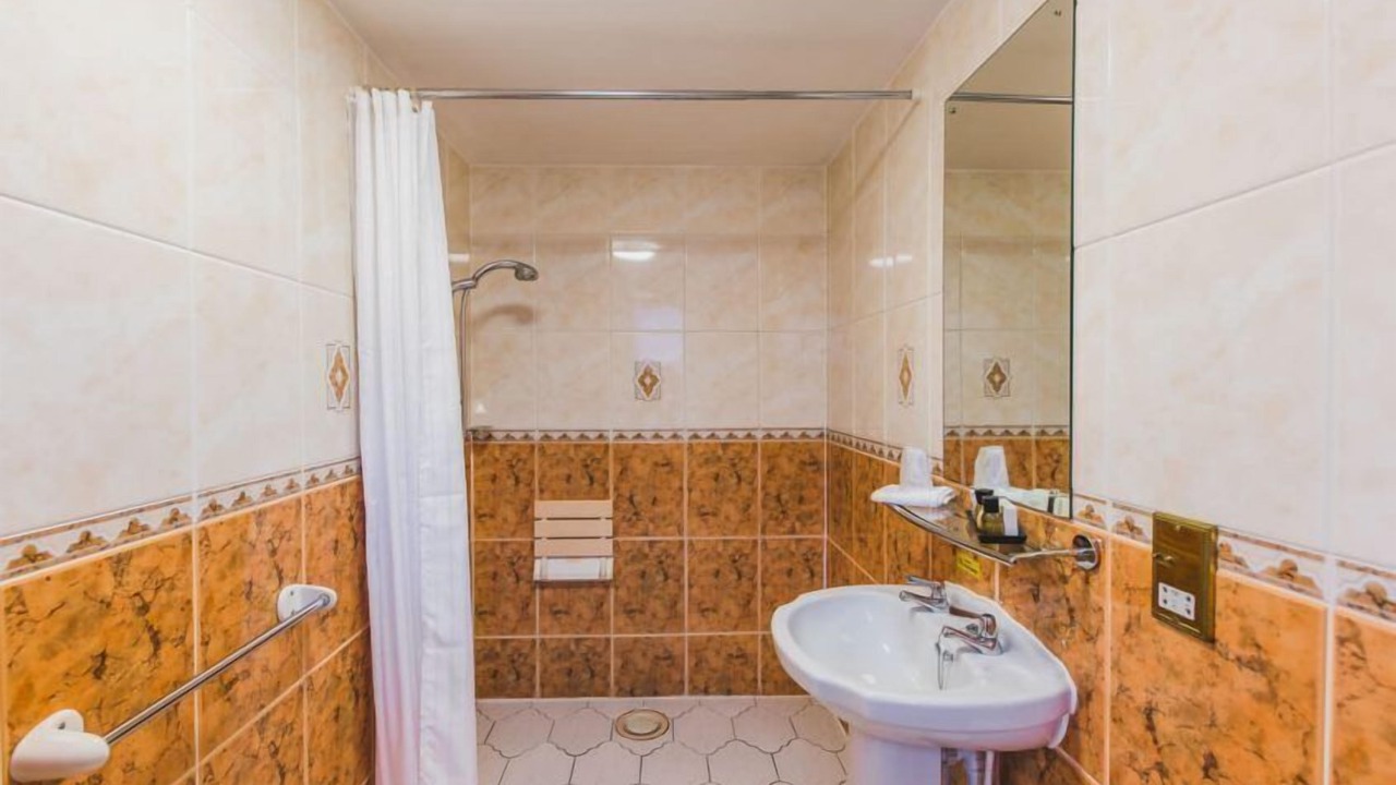 Photo of Bathroom in Kenilworth