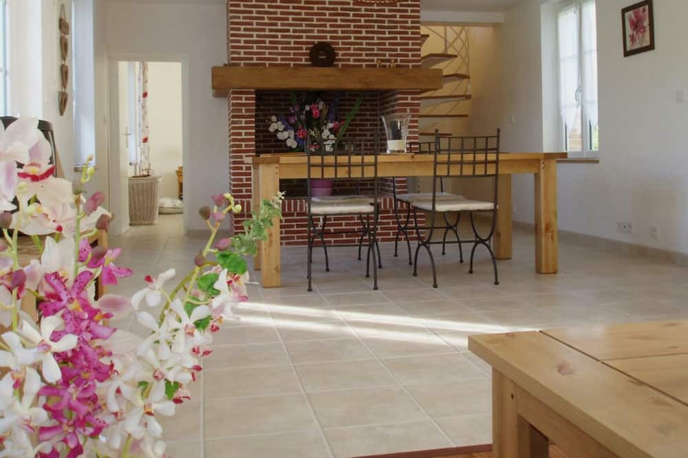 Photo of Livingroom in La Mailleraye-sur-Seine
