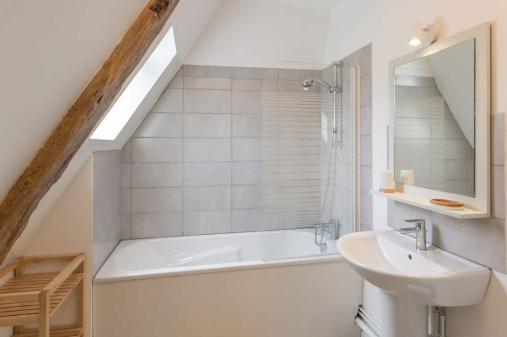 Photo of Bathroom in Val-de-Saane