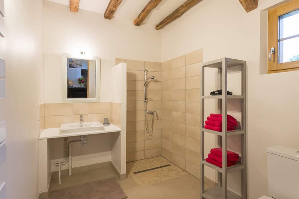 Photo of Bathroom in Val-de-Saane