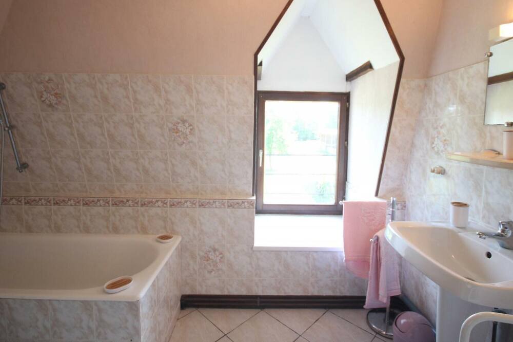 Photo of Bathroom in Blosseville