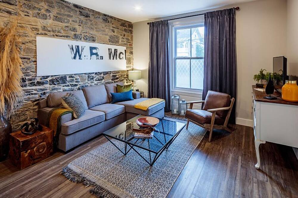Photo of Livingroom in Inner Harbour