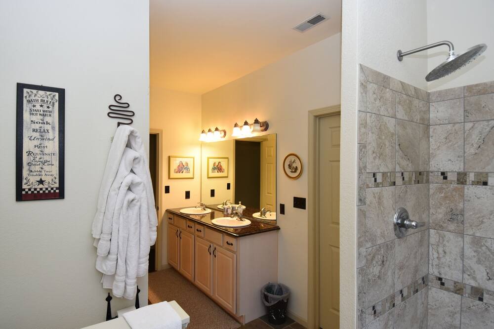 Photo of Bathroom in Camdenton