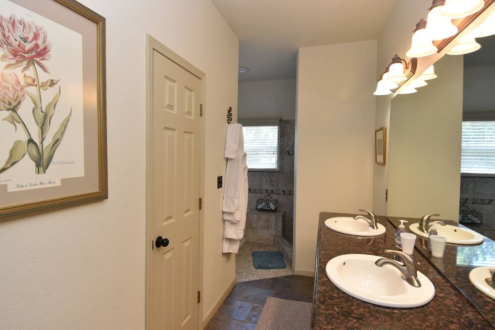 Photo of Bathroom in Camdenton