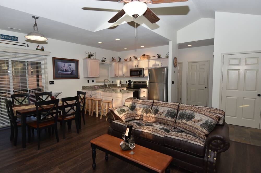Photo of Livingroom in Camdenton