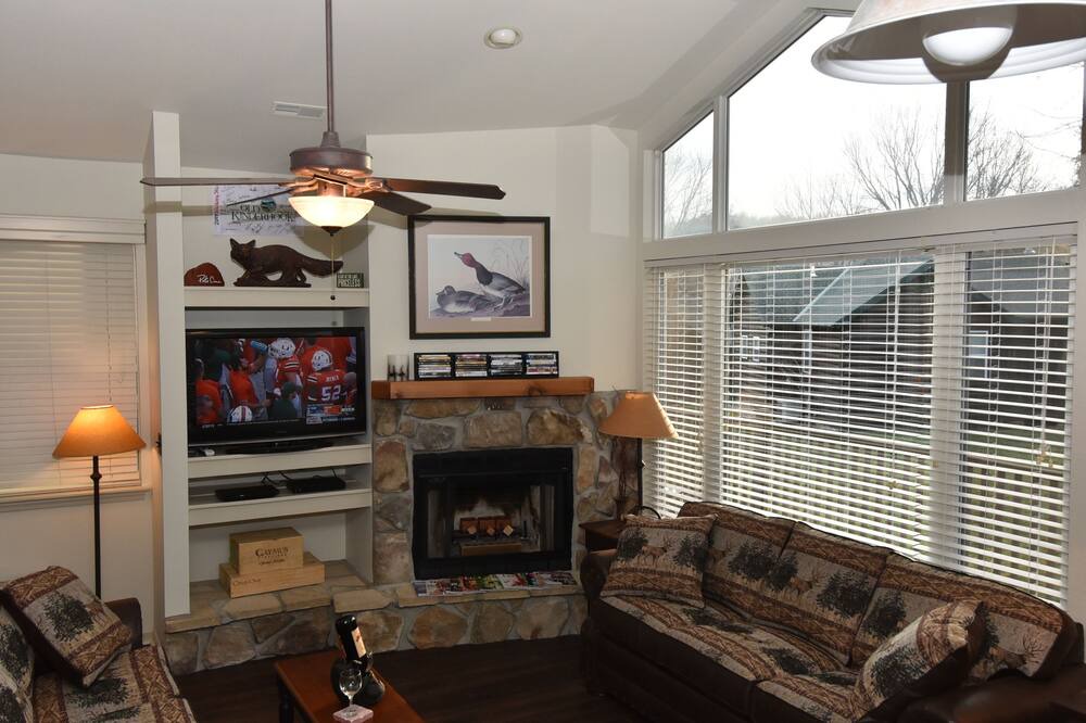 Photo of Livingroom in Camdenton