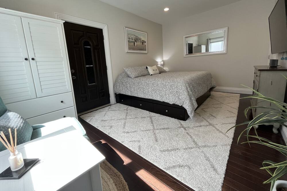 Photo of Bedroom in Lido Beach