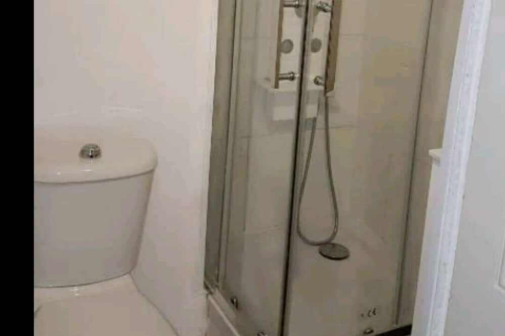 Photo of Bathroom in Baille