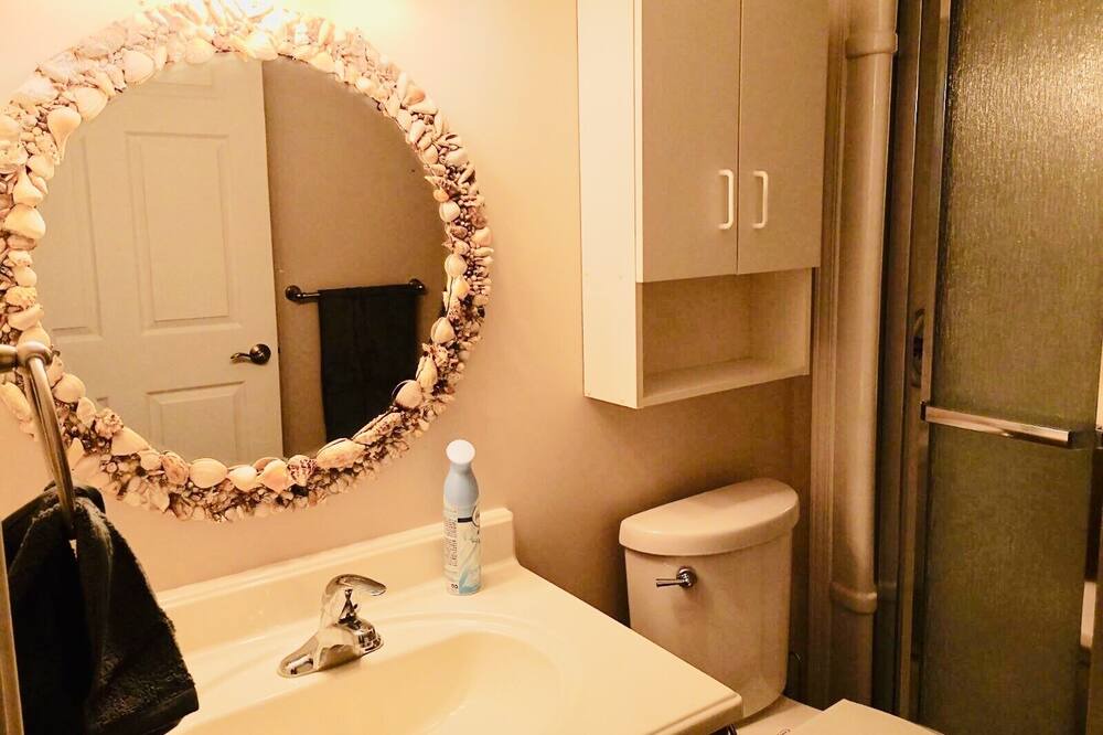Photo of Bathroom in Bayridge West