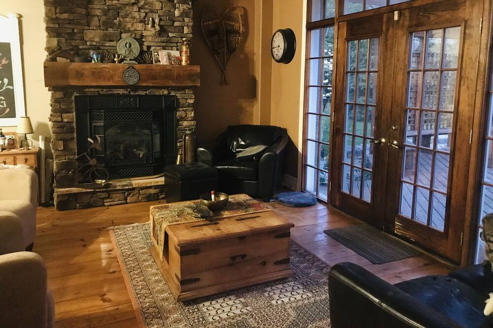 Photo of Livingroom in Thornton