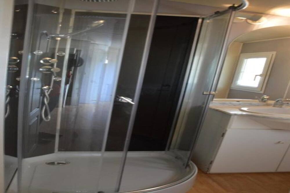 Photo of Bathroom in Lezan