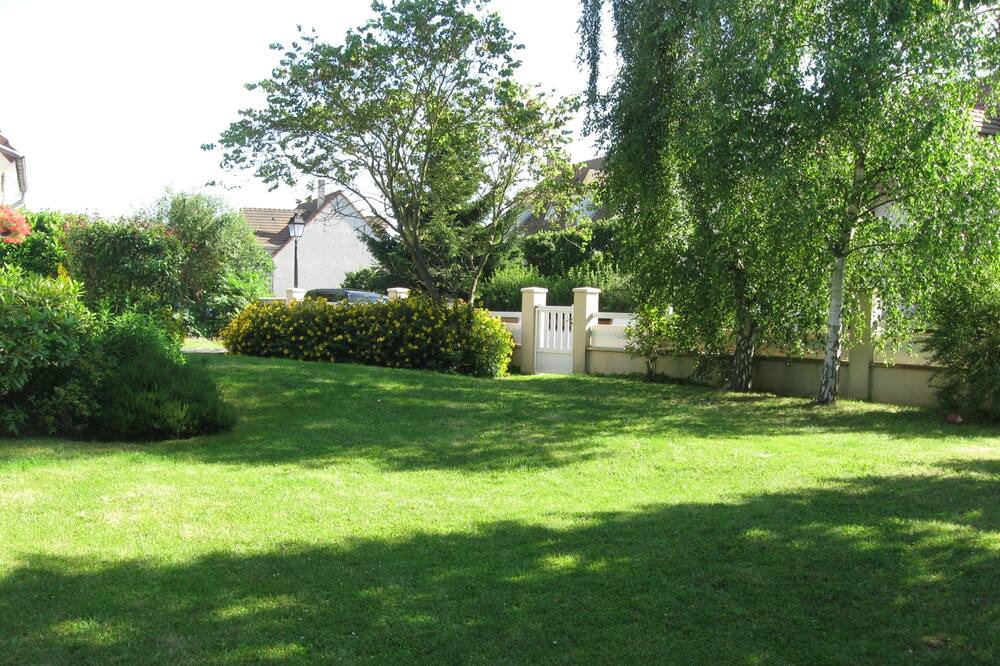 Photo of Outdoor in Etiolles