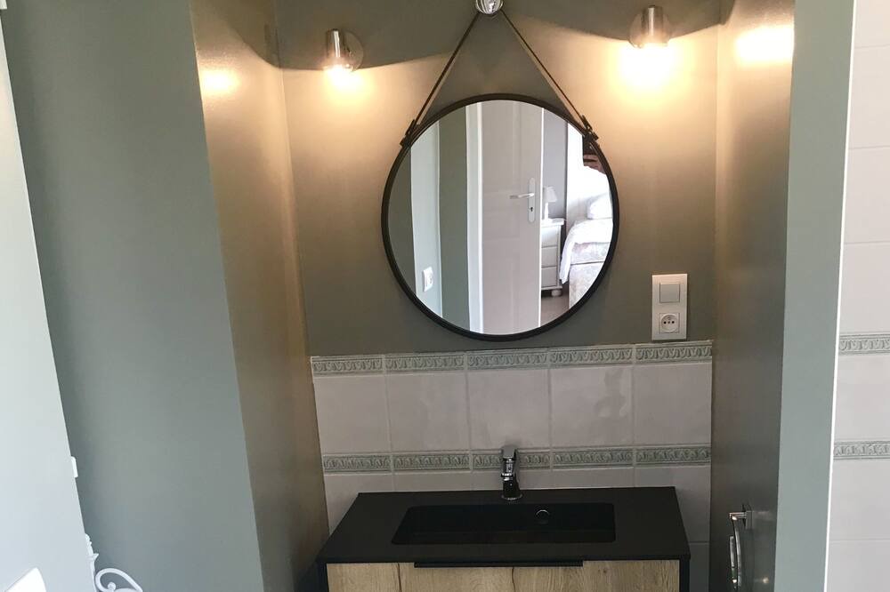 Photo of Bathroom in Paulhiac