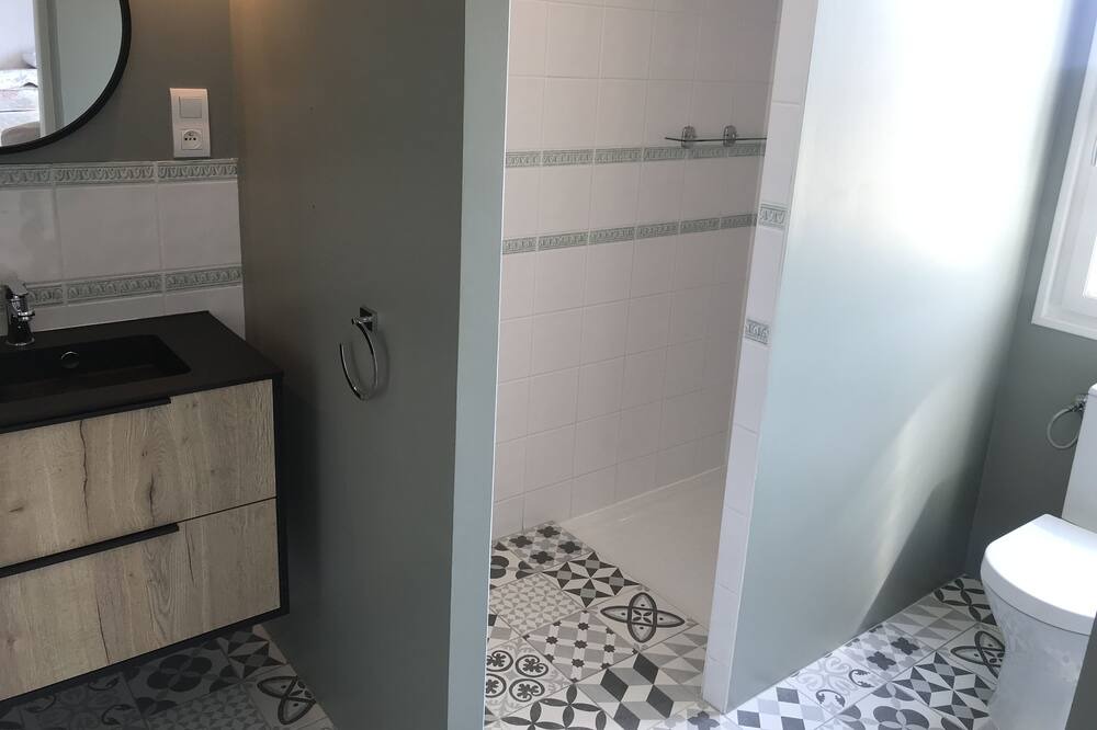 Photo of Bathroom in Paulhiac