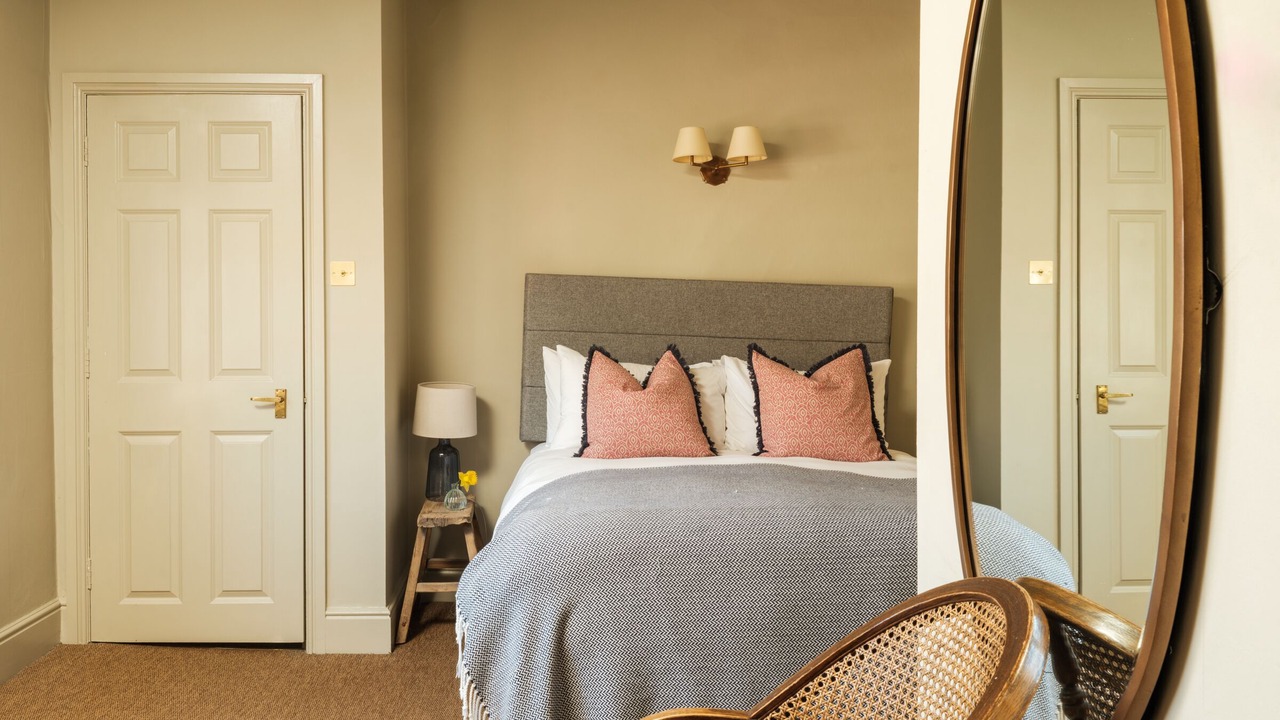 Photo of Others in Hindon