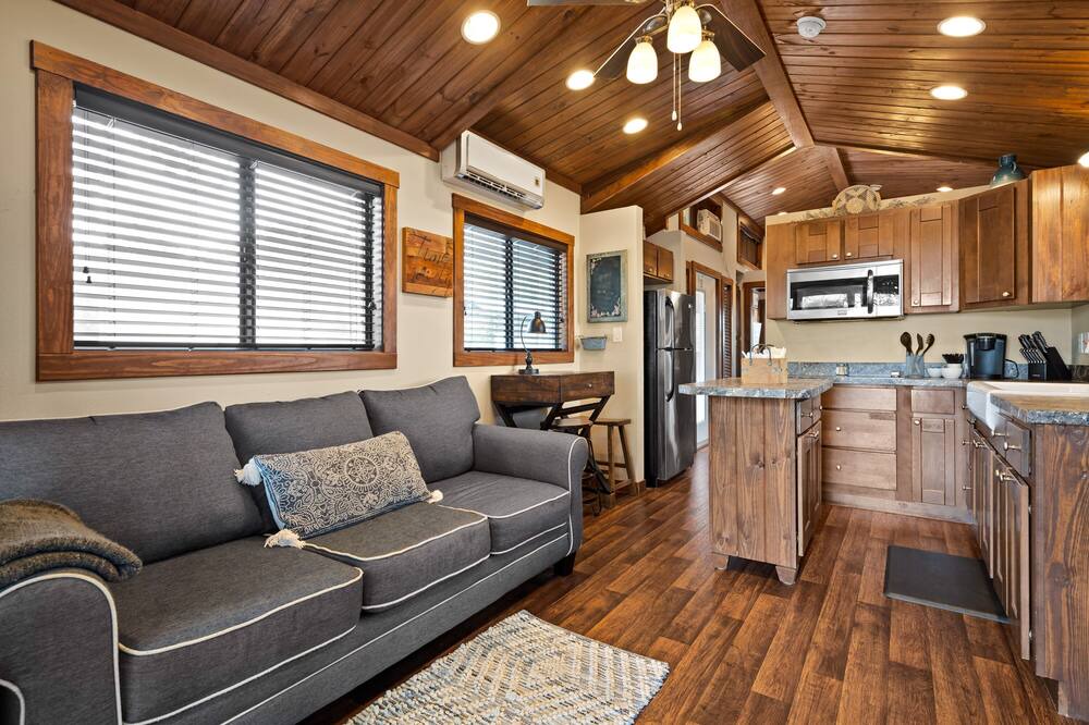 Photo of Livingroom in Staples