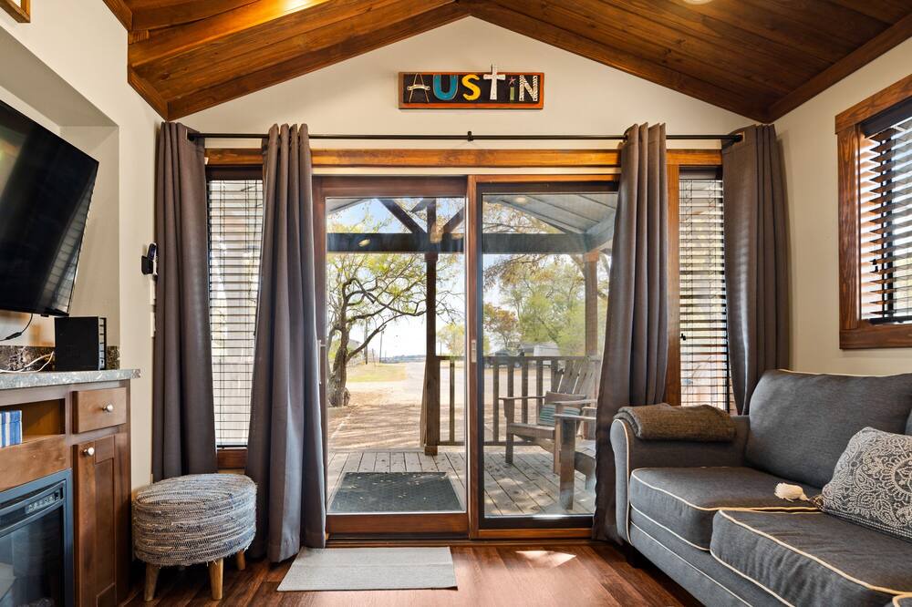 Photo of Livingroom in Staples