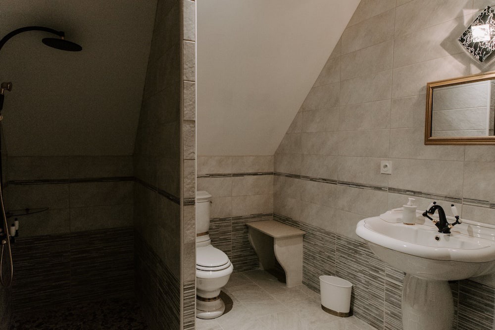 Photo of Bathroom in Saint-Hilaire-de-Brethmas