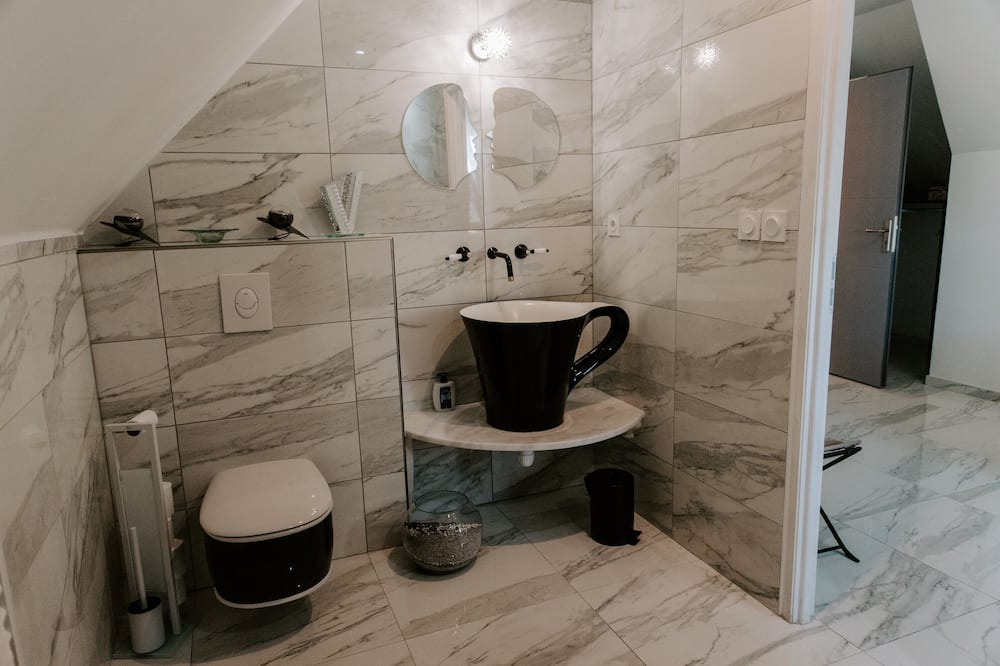 Photo of Bathroom in Saint-Hilaire-de-Brethmas