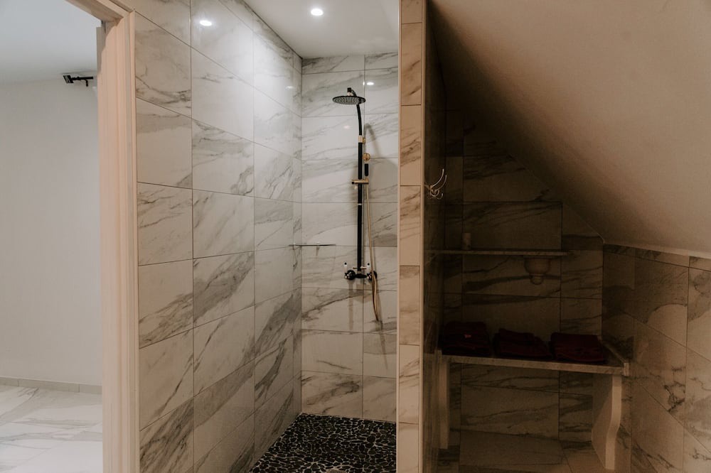 Photo of Bathroom in Saint-Hilaire-de-Brethmas