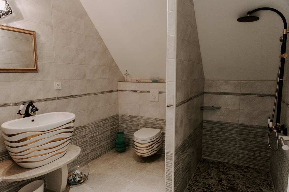 Photo of Bathroom in Saint-Hilaire-de-Brethmas