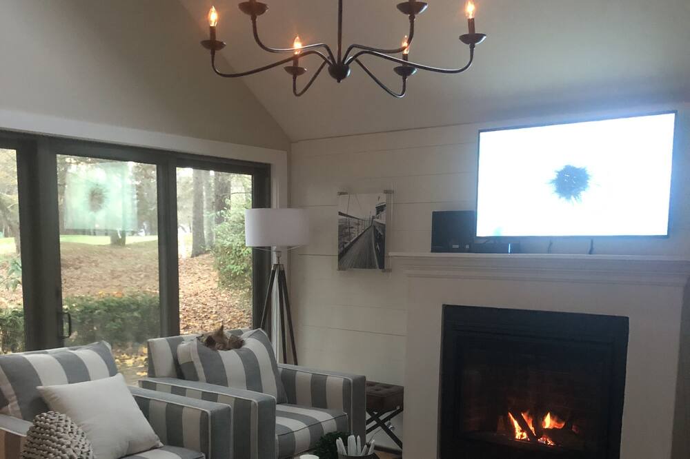 Photo of Livingroom in Mews Village