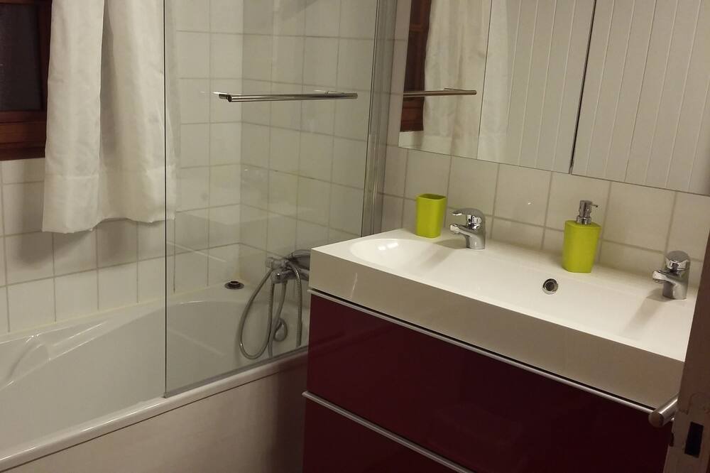 Photo of Bathroom in Sainte-Eulalie-en-Born
