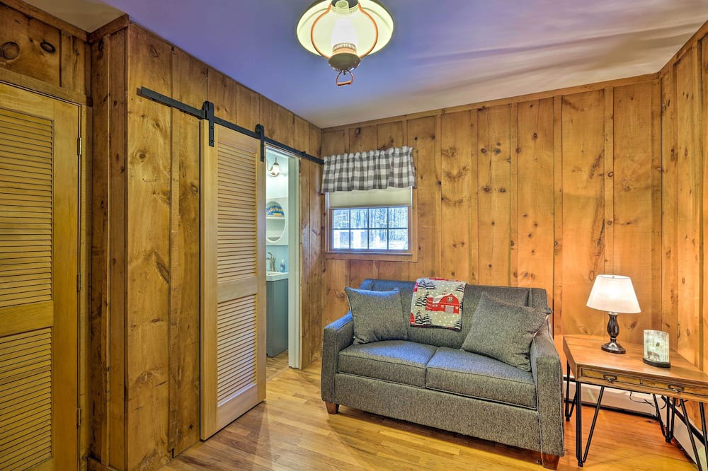 Photo of Livingroom in Hollowville