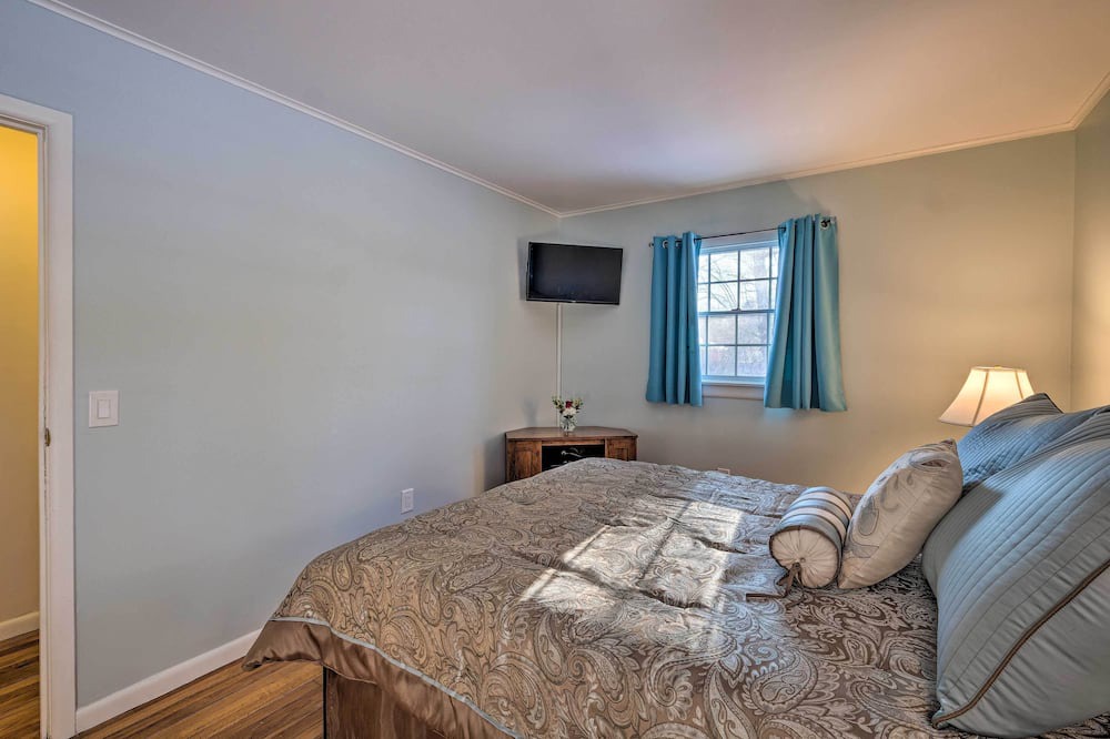 Photo of Bedroom in Hollowville