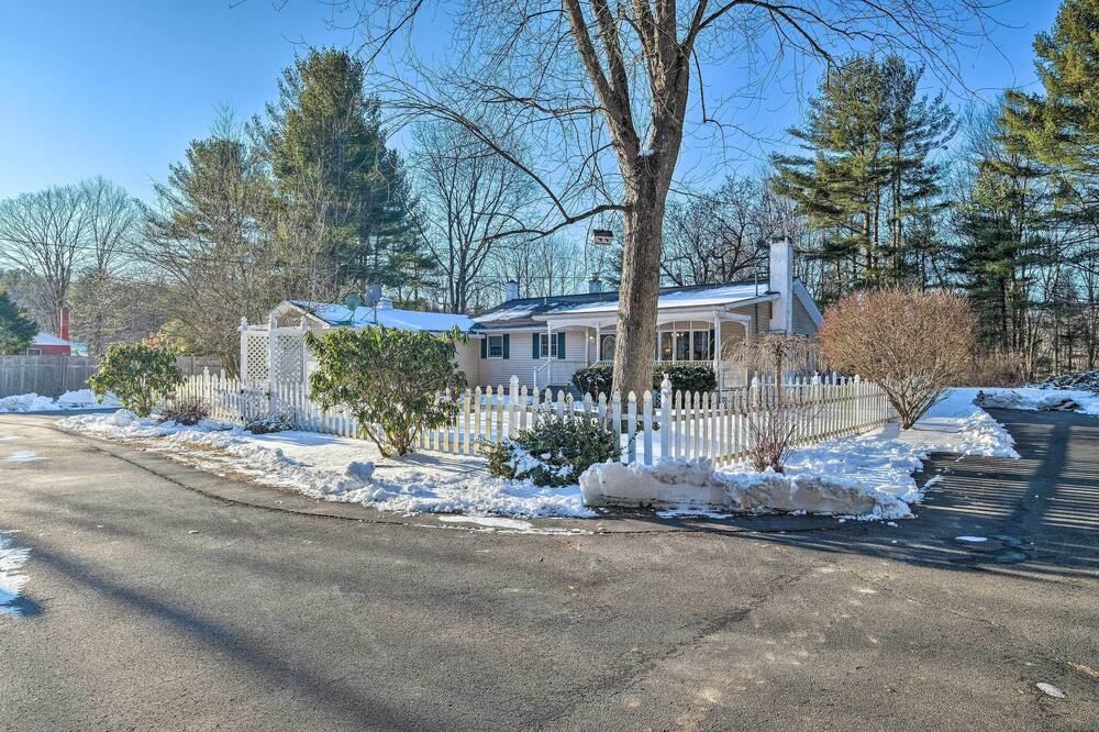 Photo of Others in Hollowville