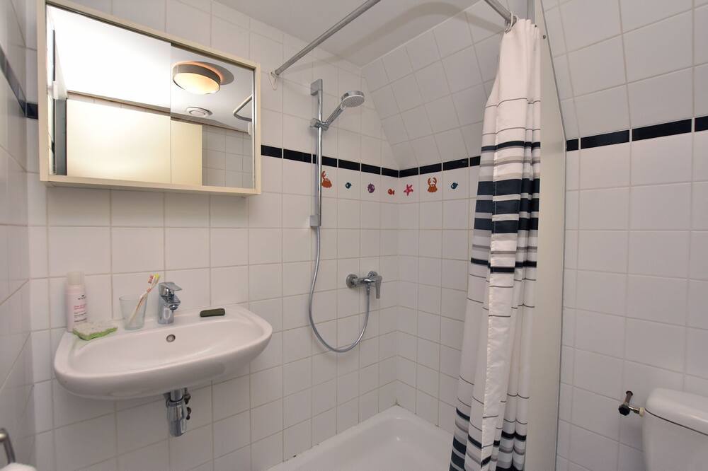 Photo of Bathroom in Thegra