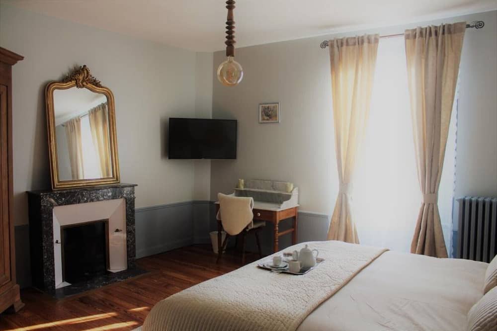 Photo of Bedroom in Cumieres
