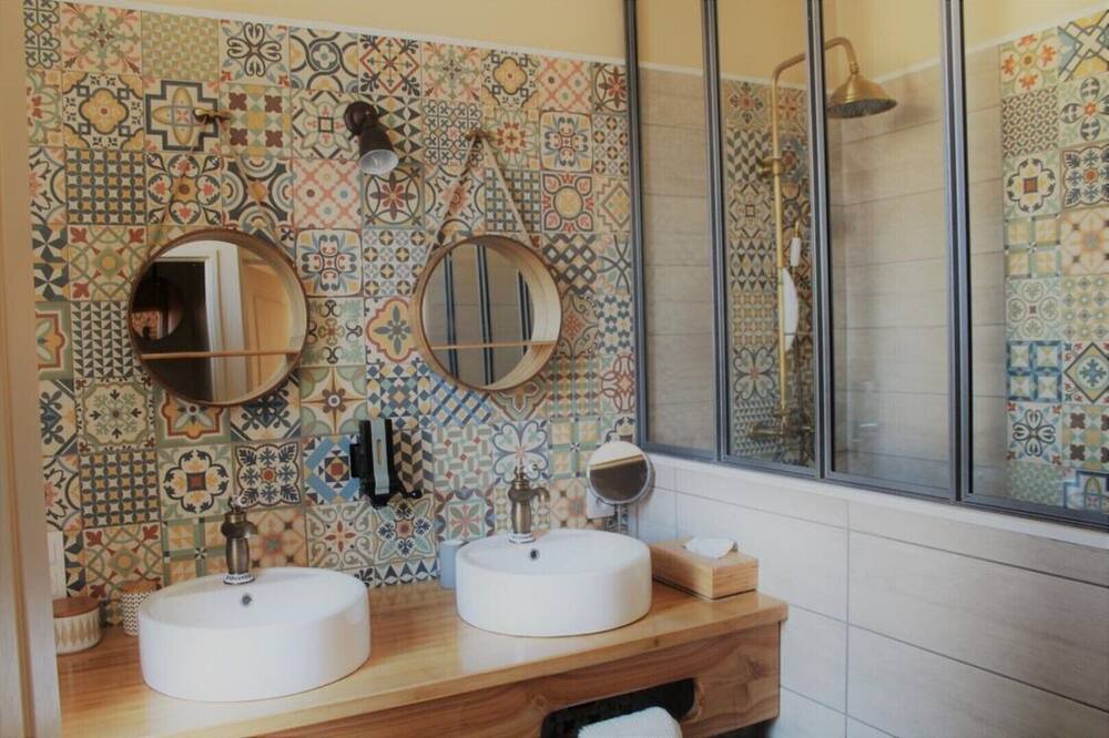 Photo of Bathroom in Cumieres