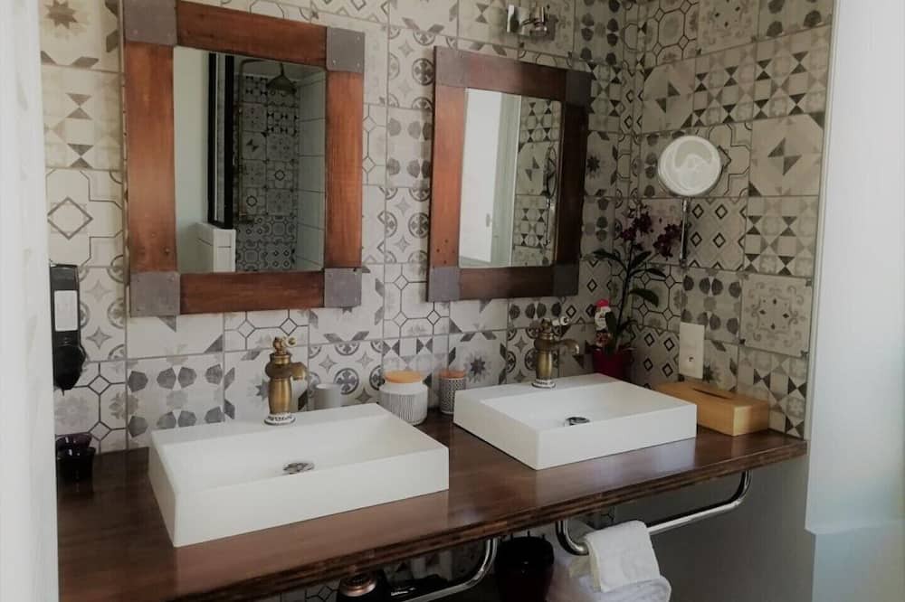 Photo of Bathroom in Cumieres