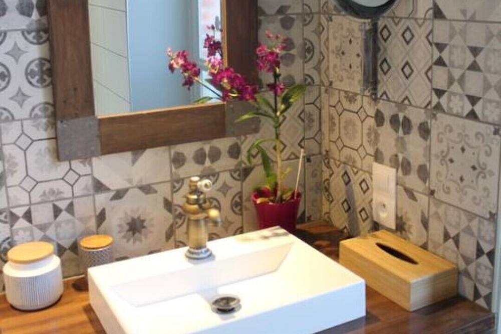 Photo of Bathroom in Cumieres