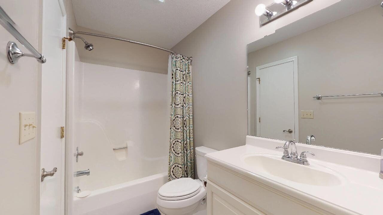 Photo of Bathroom in Huddleston