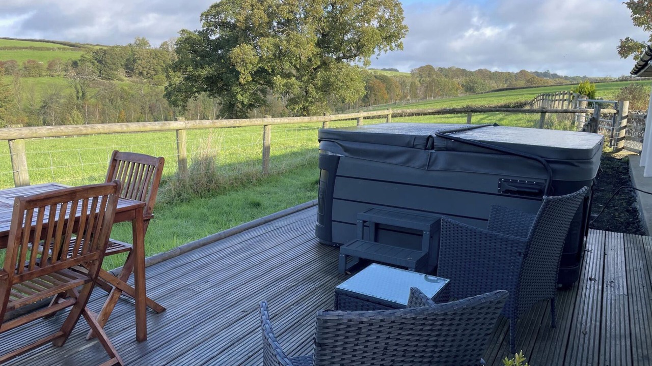 Photo of Outdoor in Broadwoodkelly