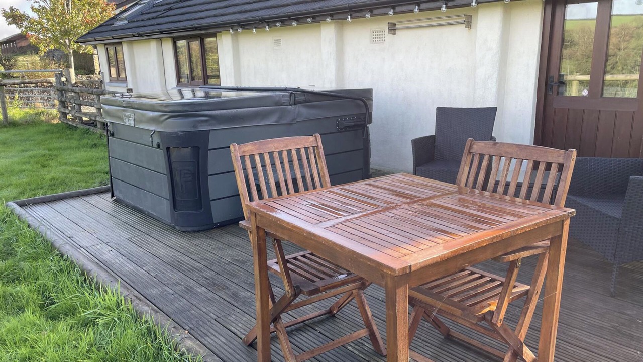 Photo of Outdoor in Broadwoodkelly