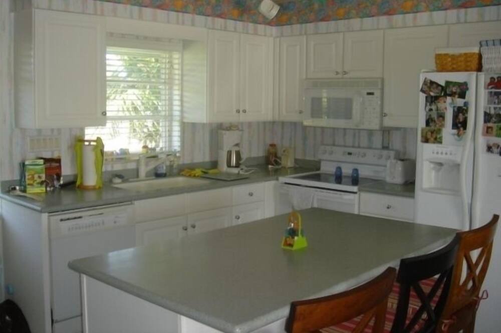 Photo of Kitchen in Summerland Key