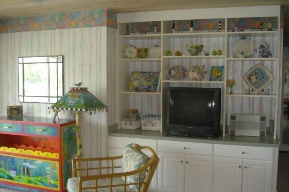 Photo of Livingroom in Summerland Key