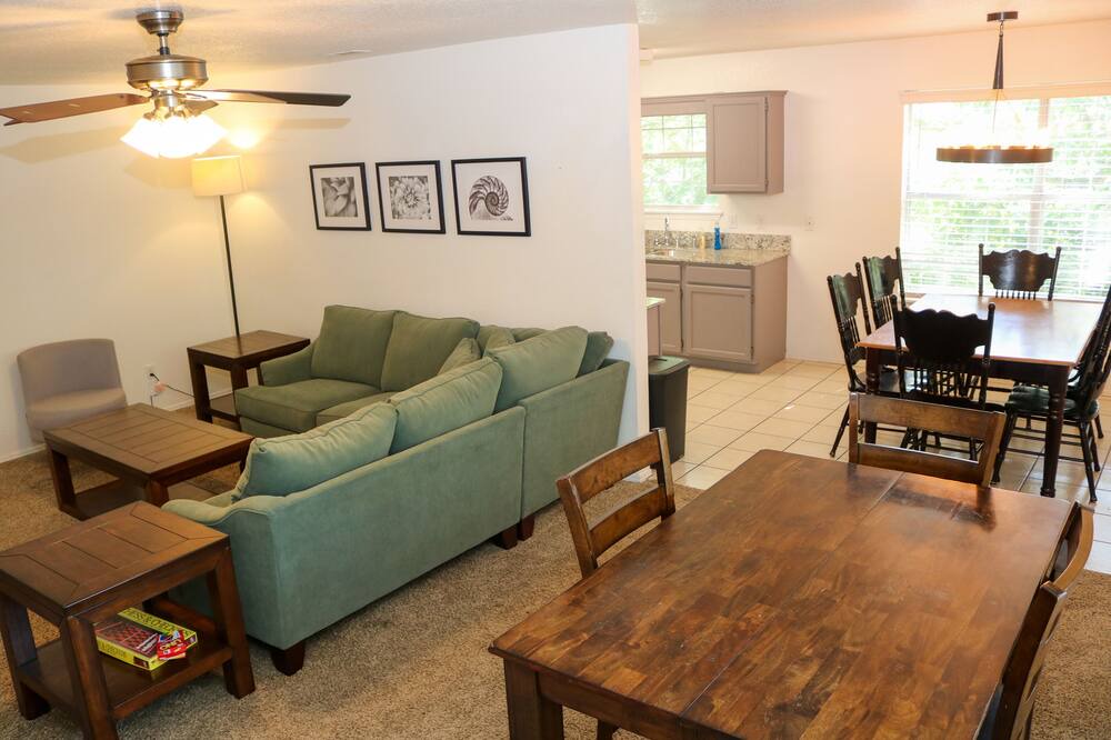 Photo of Livingroom in Fayetteville