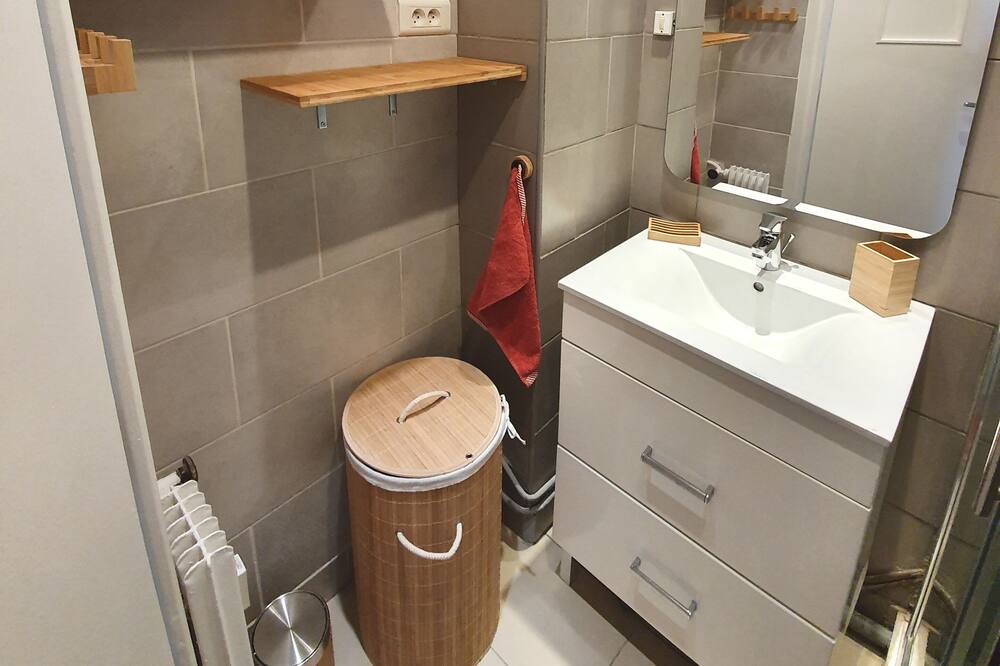 Photo of Bathroom in Zola - Pressense