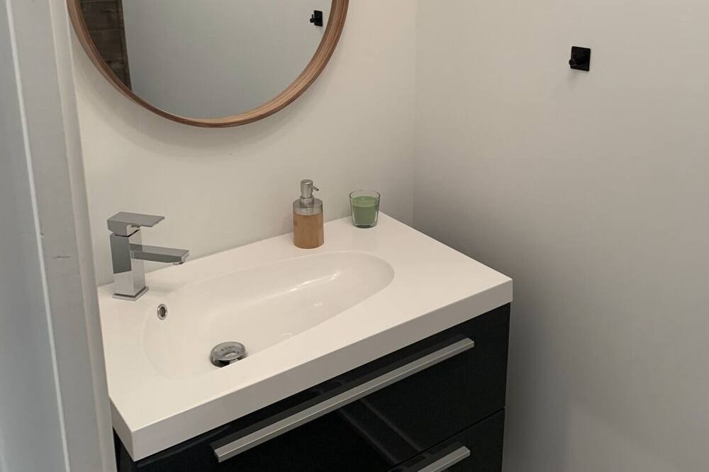 Photo of Bathroom in Saint-Hubert