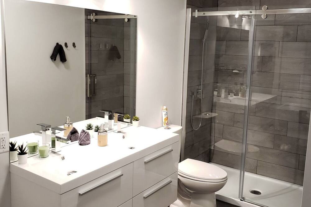 Photo of Bathroom in Saint-Hubert