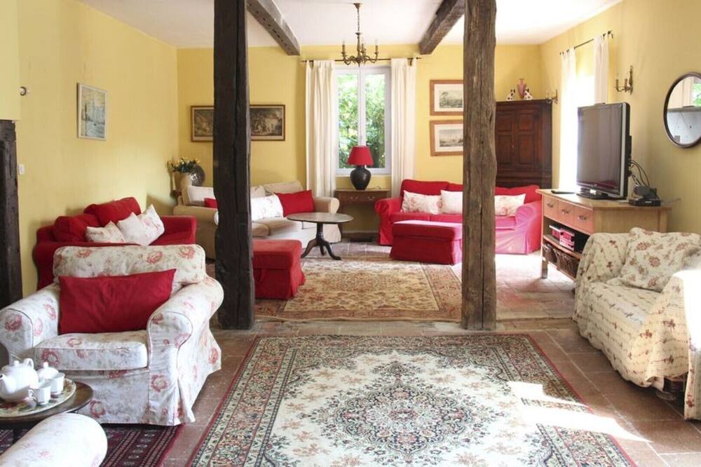 Photo of Livingroom in LIsle-en-Dodon
