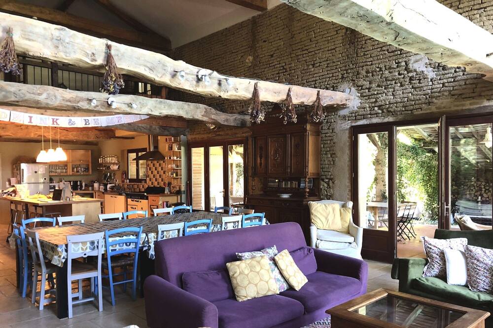 Photo of Livingroom in LIsle-en-Dodon